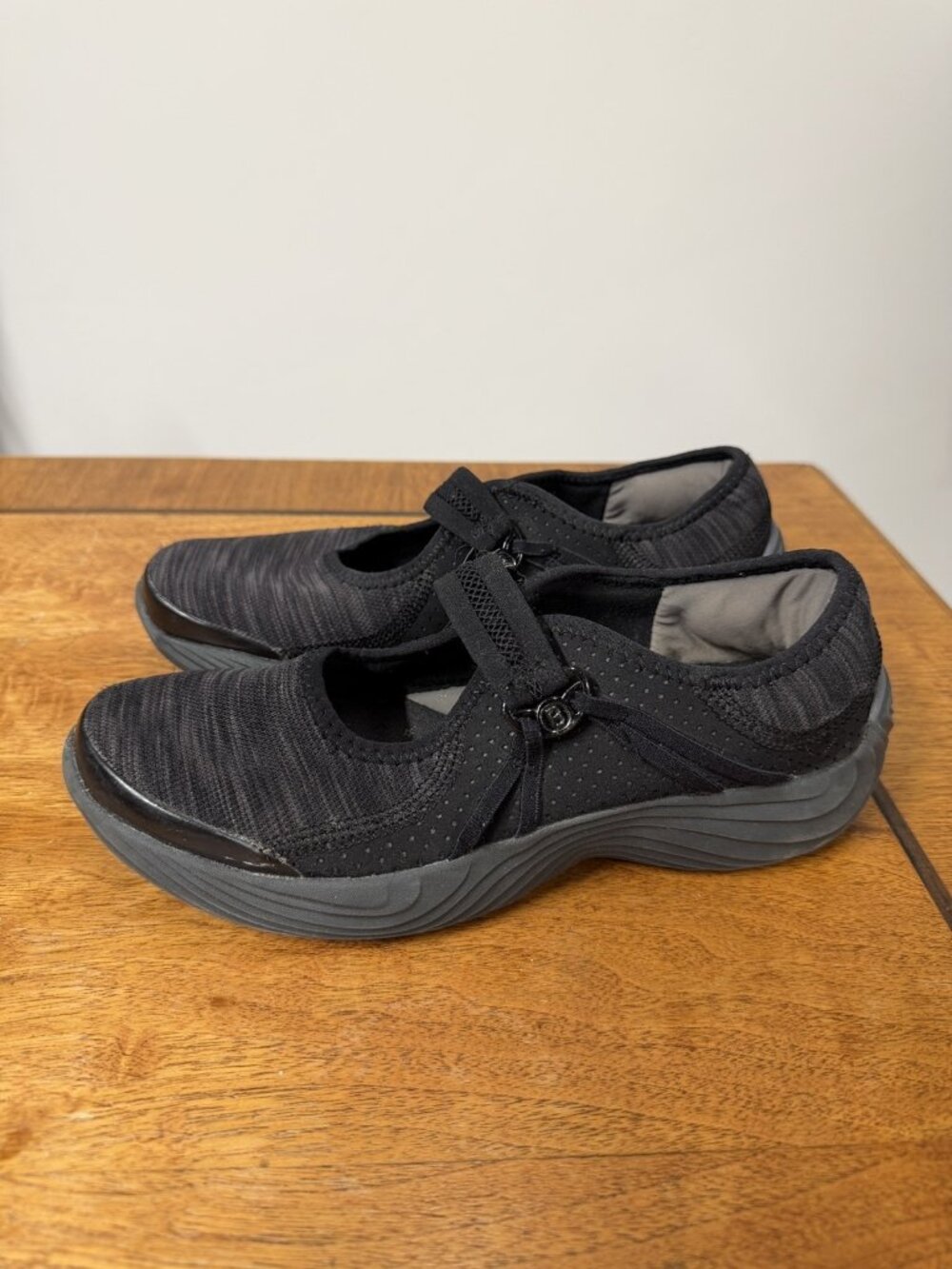 Bzees Women’s 6 Shoes Black Slip On Comfort Mary Jane Sneakers Comfort Walking